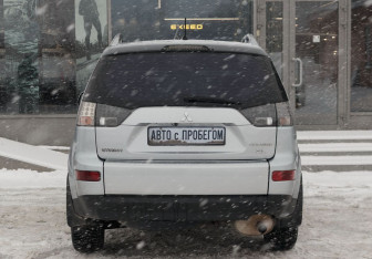 Подержанный автомобиль Mitsubishi Outlander 2007 года (6 фото)
