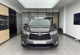 Подержанный автомобиль Toyota Highlander 2014 года (2 фото)