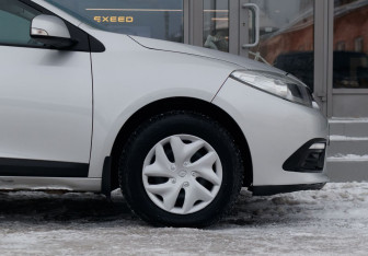 Подержанный автомобиль Renault Fluence 2013 года (9 фото)