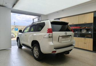 Подержанный автомобиль Toyota Land Cruiser Prado 2012 года (6 фото)