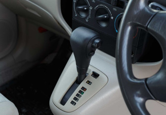 Подержанный автомобиль Toyota Corolla Spacio 2002 года (14 фото)