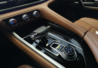 Подержанный автомобиль Changan CS95 2023 года (12 фото)