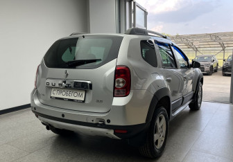 Подержанный автомобиль Renault Duster 2012 года (4 фото)