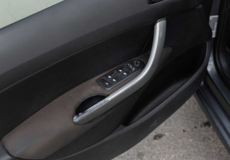 Подержанный автомобиль Peugeot 408 2013 года (16 фото)