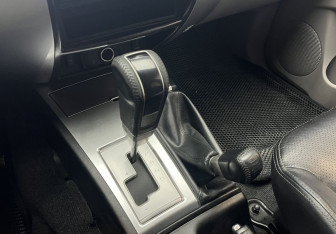 Подержанный автомобиль Mitsubishi Pajero Sport 2011 года (11 фото)