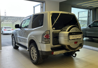 Подержанный автомобиль Mitsubishi Pajero 2008 года (6 фото)