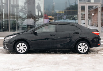 Подержанный автомобиль Toyota Corolla Sedan 2013 года (8 фото)