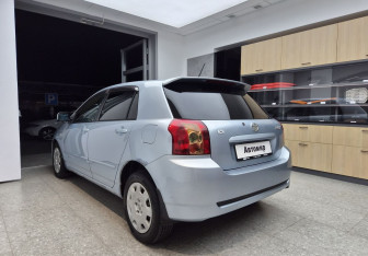 Подержанный автомобиль Toyota Corolla Hatchback 2005 года (6 фото)