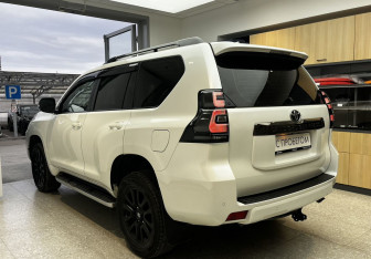 Подержанный автомобиль Toyota Land Cruiser Prado 2020 года (6 фото)