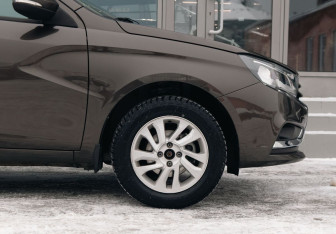 Подержанный автомобиль LADA (ВАЗ) Vesta Sedan 2016 года (9 фото)