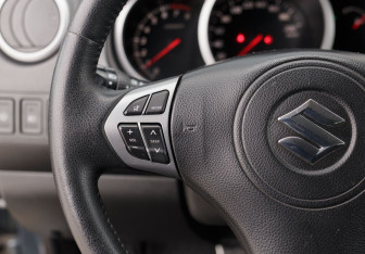 Подержанный автомобиль Suzuki Grand Vitara 2007 года (12 фото)