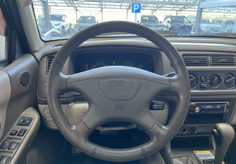 Подержанный автомобиль Mitsubishi Montero Sport 2001 года (9 фото)