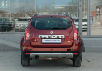 Подержанный автомобиль Renault Duster 2014 года (6 фото)