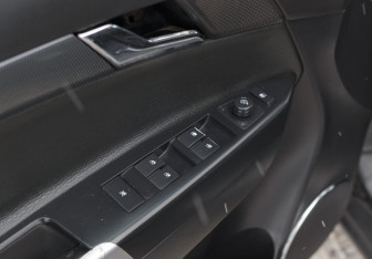 Подержанный автомобиль Opel Antara 2010 года (17 фото)