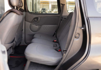 Подержанный автомобиль Toyota FunCargo 1999 года (15 фото)