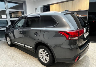 Подержанный автомобиль Mitsubishi Outlander 2017 года (7 фото)