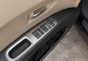 Подержанный автомобиль Subaru Tribeca 2007 года (16 фото)