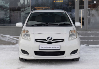 Подержанный автомобиль Toyota Vitz 2009 года (2 фото)