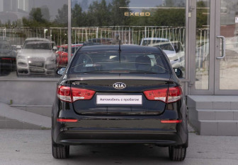 Подержанный автомобиль Kia Rio Sedan 2016 года (6 фото)