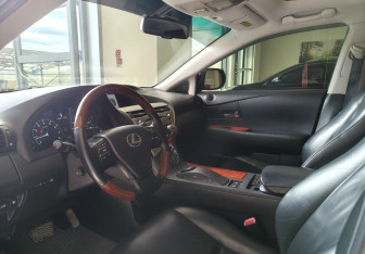 Подержанный автомобиль Lexus RX 2010 года (7 фото)