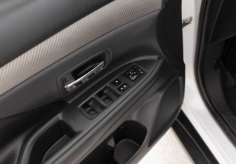 Подержанный автомобиль Mitsubishi Outlander 2013 года (17 фото)