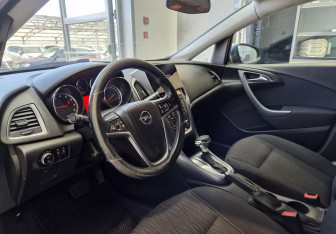 Подержанный автомобиль Opel Astra Hatchback 2012 года (7 фото)