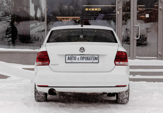 Подержанный автомобиль Volkswagen Polo Sedan 2015 года (6 фото)