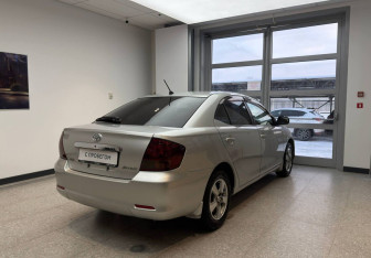Подержанный автомобиль Toyota Allion 2002 года (7 фото)