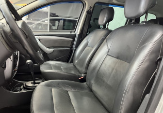 Подержанный автомобиль Renault Duster 2012 года (8 фото)