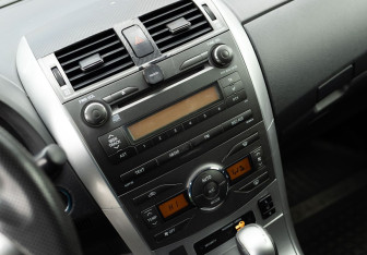 Подержанный автомобиль Toyota Corolla Sedan 2013 года (14 фото)