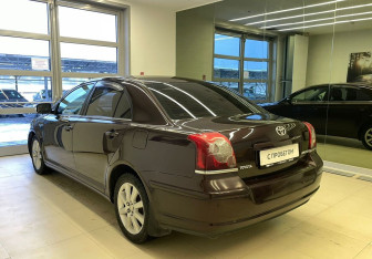 Подержанный автомобиль Toyota Avensis Sedan 2007 года (6 фото)