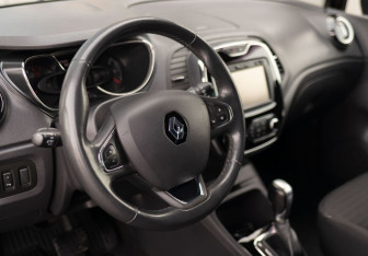 Подержанный автомобиль Renault Kaptur 2017 года (11 фото)