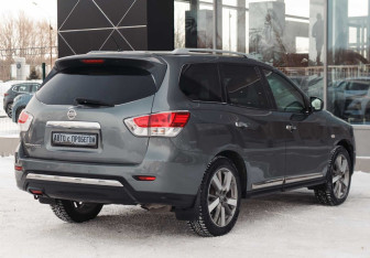 Подержанный автомобиль Nissan Pathfinder 2014 года (5 фото)