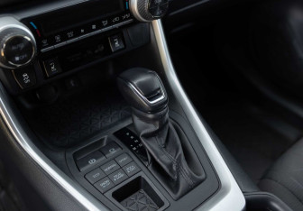 Подержанный автомобиль Toyota RAV4 2020 года (15 фото)