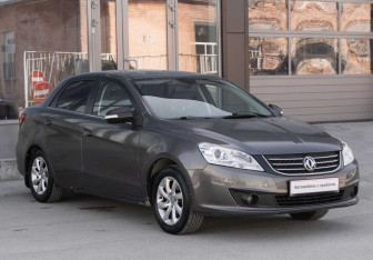 Подержанный автомобиль DongFeng S30 2015 года (3 фото)