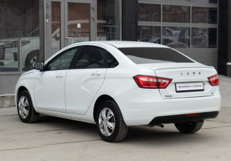 Подержанный автомобиль LADA (ВАЗ) Vesta Sedan 2016 года (7 фото)