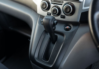 Подержанный автомобиль Nissan NV200 2014 года (15 фото)