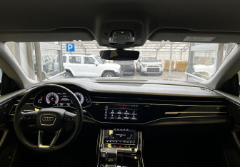 Подержанный автомобиль Audi Q8 2020 года (11 фото)