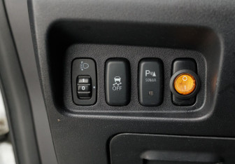 Подержанный автомобиль Citroen C-Crosser 2012 года (18 фото)