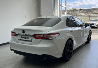 Подержанный автомобиль Toyota Camry Sedan 2018 года (4 фото)