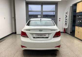 Подержанный автомобиль Hyundai Solaris Sedan 2015 года (6 фото)