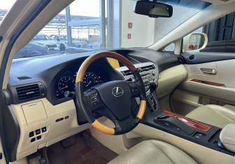 Подержанный автомобиль Lexus RX 2009 года (7 фото)