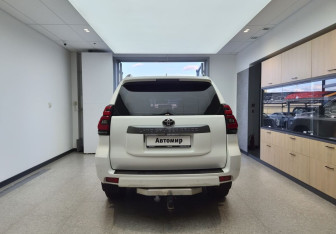 Подержанный автомобиль Toyota Land Cruiser Prado 2018 года (5 фото)