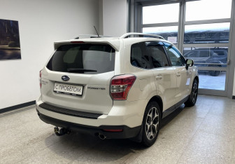 Подержанный автомобиль Subaru Forester Suv 2014 года (5 фото)