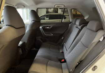 Подержанный автомобиль Toyota RAV4 2020 года (16 фото)