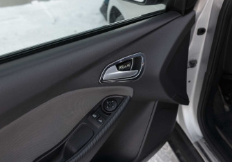 Подержанный автомобиль Ford Focus Sedan 2012 года (17 фото)