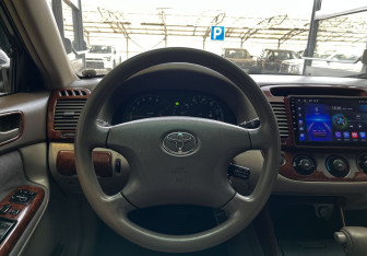 Подержанный автомобиль Toyota Camry Sedan 2001 года (10 фото)