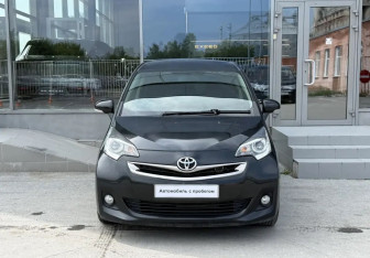 Подержанный автомобиль Toyota Ractis 2014 года (2 фото)