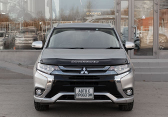 Подержанный автомобиль Mitsubishi Outlander 2017 года (2 фото)