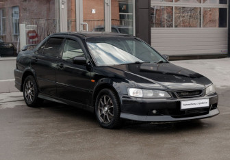 Подержанный автомобиль Honda Accord Sedan 1998 года (3 фото)